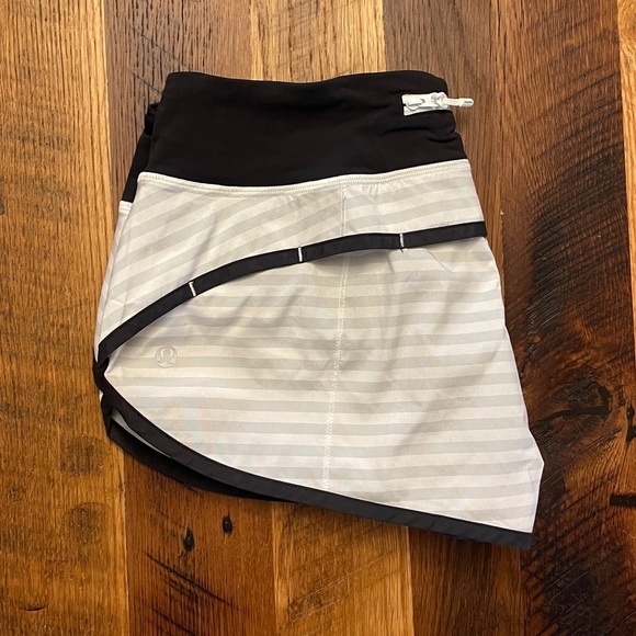 Lululemon Speed Shorts - Quiet Stripe, Size 4 - Picture 2 of 10